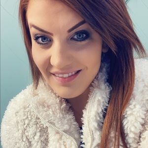 Meet your Posher, Kayla